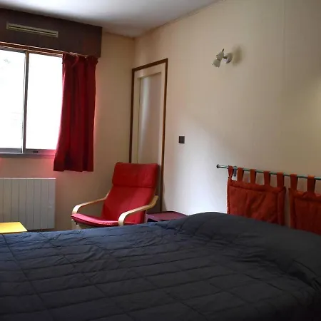 Spacieux 4 Pièces Au Centre-ville De Font-romeu - Fr-1-580-28 *