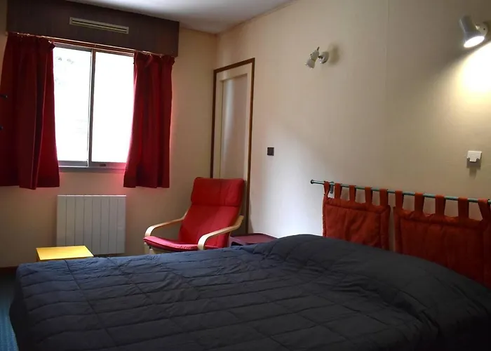 Spacieux 4 Pièces Au Centre-ville De Font-romeu - Fr-1-580-28 *